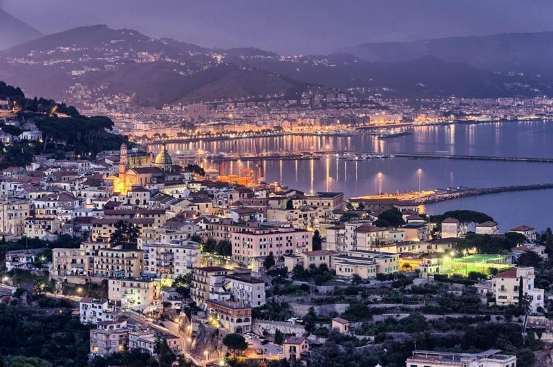 Appartamento bb Al Centro Di Vietri Esterno foto
